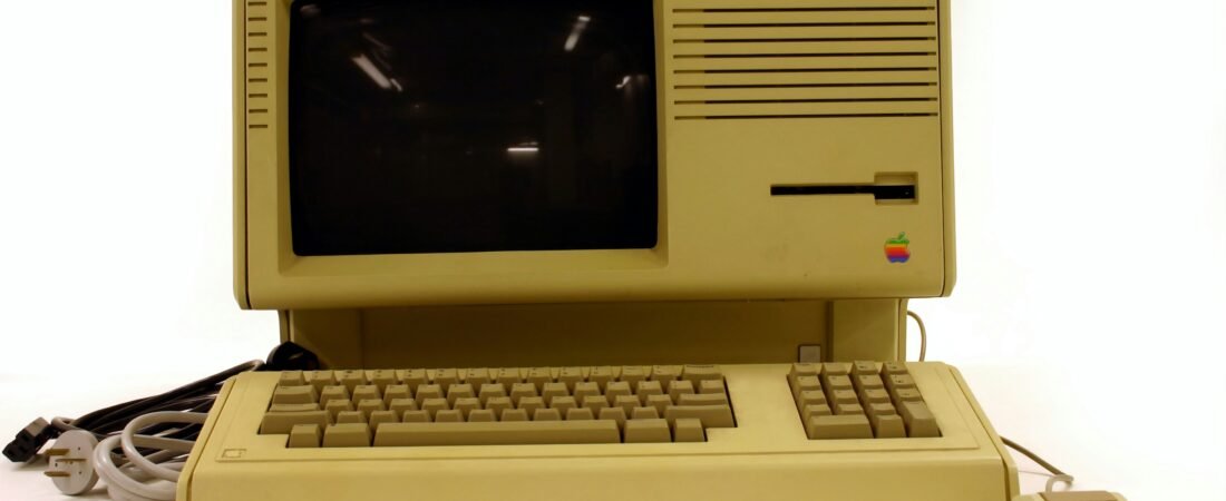 El Nacimiento del PC: De los Microprocesadores a la Revolución de Apple e IBM